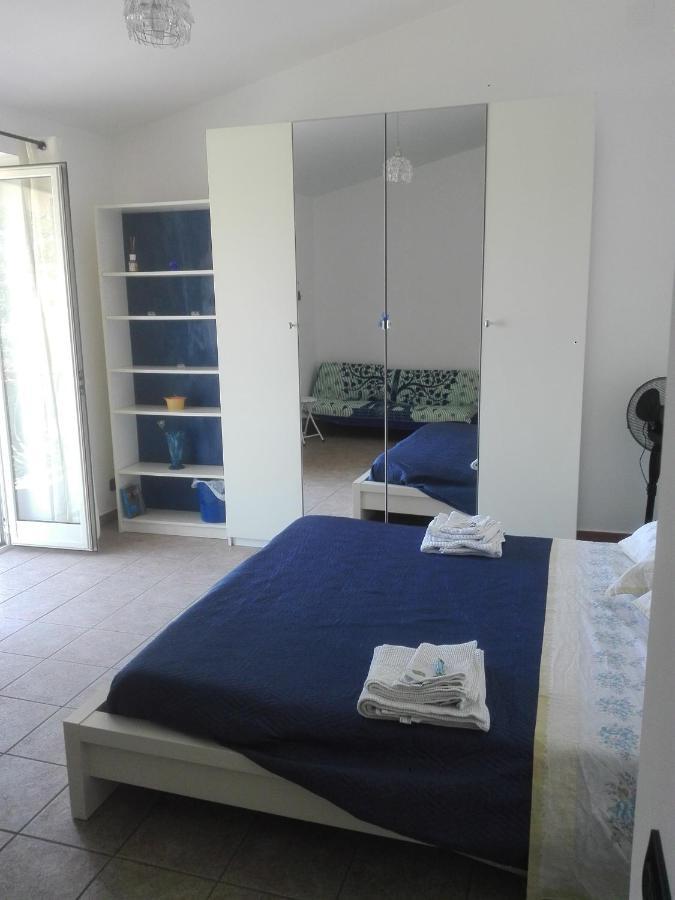 A Santy'S Roomsbagno Condiviso Shared Both2Piano No Lift No Shuttle -No Pasti No Meal,- A Pagamento Air Condit For A Fee Extra Bed For A Fee-Letto Extra A Pagamento -3 Minuti A Piedi Da Bus Per Fiera Di Roma Fiumicino Exterior photo